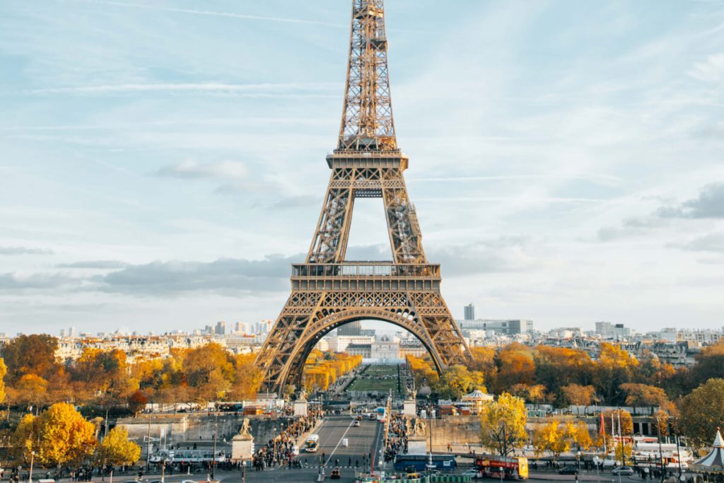 Eiffel-tower-during-daytime